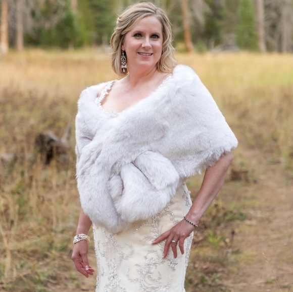 Faux fur wrap - Picture 2 of 3